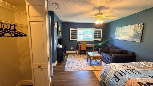 The little Manatee Apartment in Apopka