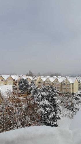 avec piscine 0-6-1-7-6-1-3-8-7-3, Ifrane