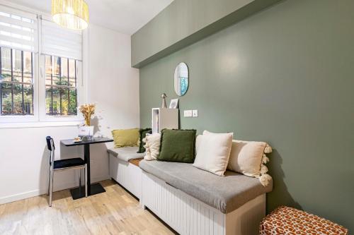Design and Quiet studio on wooded courtyard !, Paris