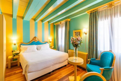 room detail thumbnail 2