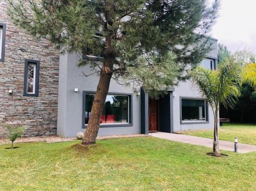Casa en Costa Esmeralda para 8 personas Barrio Golf II lote 305