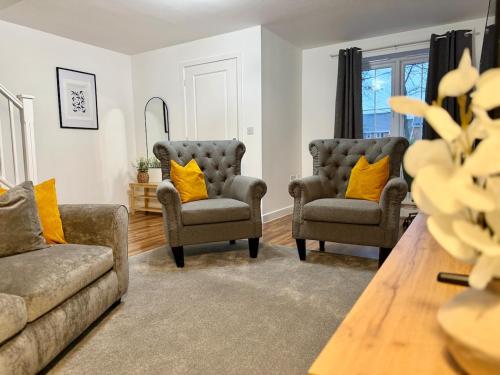 Vendégszoba, 4 Bed - Parking - Fast WiFi - Desk - M6 M61 links - Pets in St Ambrose