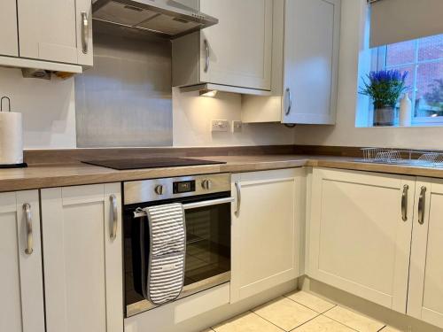 4 Bed - Parking - Fast WiFi - Desk - M6 M61 links - Pets in St Ambrose
