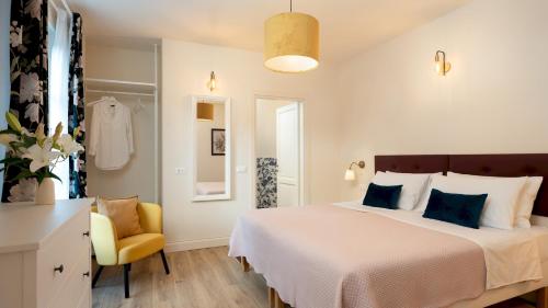 5 bedrooms, 6 beds