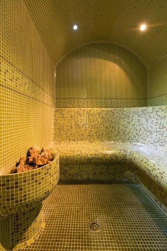 Romantica Forest Holiday Village - image 12