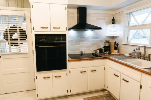 Удобства, The Berry- 5 Mins to UK, Downtown, & Stadium 3BD in Eastside