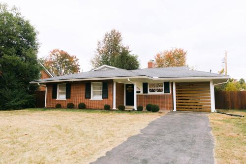 Удобства, The Berry- 5 Mins to UK, Downtown, & Stadium 3BD in Eastside