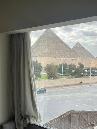 Maria Pyramids House - image 6