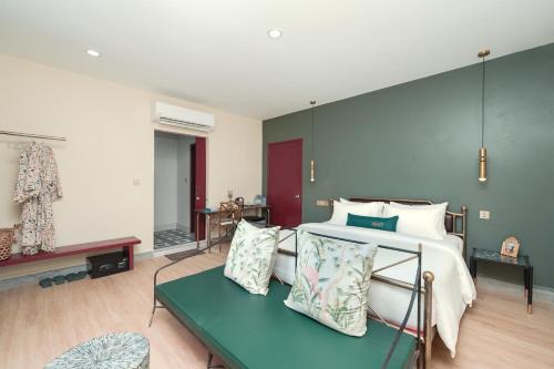 room detail thumbnail 0