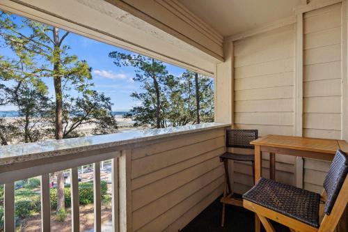Unspoiled Beachfront Villa Sunrises from Balcony – khách sạn tại Khu vực cạnh biển ở đảo Hilton Head