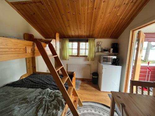 1 double bed, 1 bunk bed