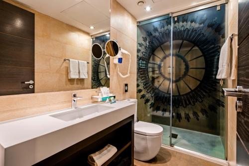 room detail thumbnail 2