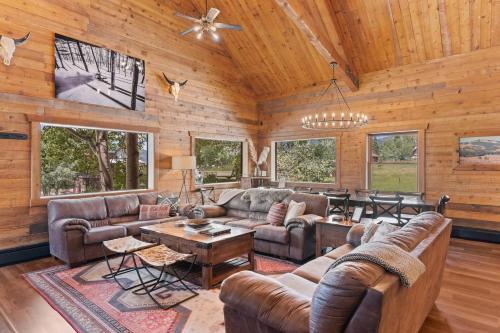 Entire Lodge - True North Adventure Lodge