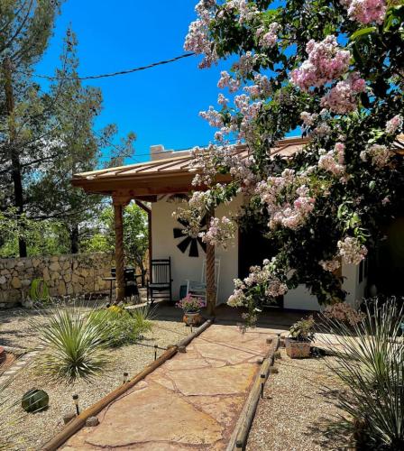 1 bed cute casita near NMSU, pet friendly