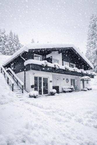 WALDVILLA Bad Kleinkirchheim in บาด ไคลน์คีชไฮม์
