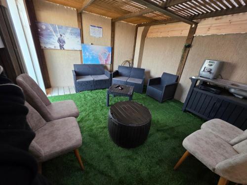 Sala de estar / sala de TV, צימרים סוף העולם 3 in Majdal Shams