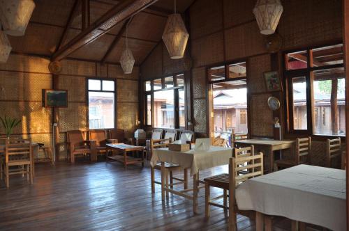 Restaurant, Trinity Family Inn in Inle Lake