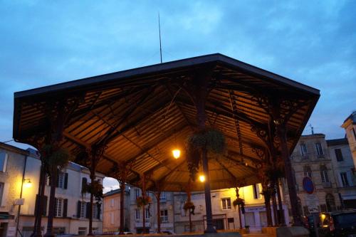 Belle maison de 1800 au centre de Bourg in 博爾