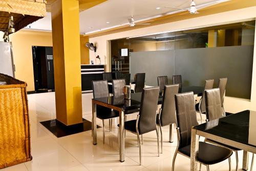 Kitchen, Transit Suites by GrandWest in Cochin International Airport