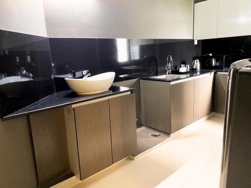 Kitchen, Transit Suites by GrandWest in Cochin International Airport