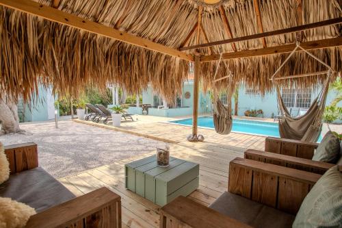 Bahçe, Paradijselijke villa met prive zwembad, palapa, tropische tuin en rondom privacy in Tera Korá