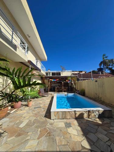 Suites Brisa 150 mts praia do Sape - Com Piscina e ar condicionado in Praia do Sape