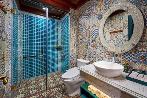 room detail thumbnail 2