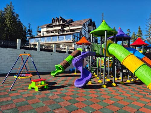 Spēļu laukums, Perla Luxury Resort in Soveja