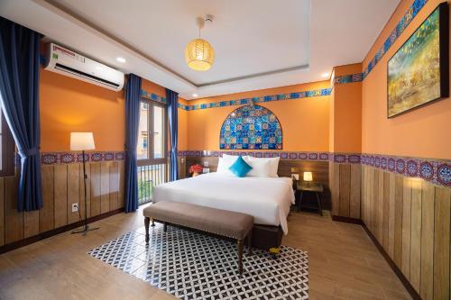 room detail thumbnail 1