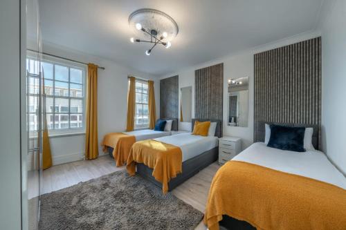 Luxurious 2 Bed 2 Bath - image 7
