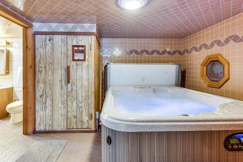 Seymour Lake Across St! Scenic Home w/ Hot Tub in Derby (VT)