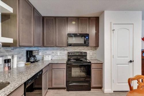 廚房, Lake Conroe Family Retreat BBQ, Games, and Boating in 威利斯