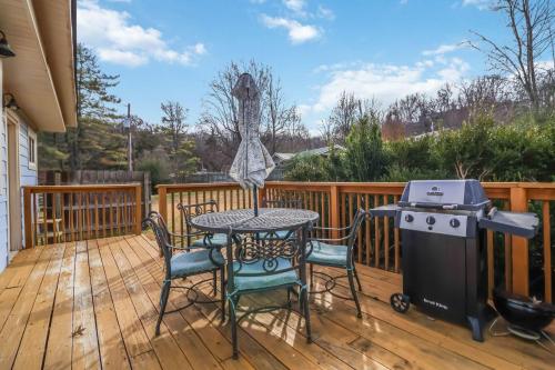 Beaver Lake Modern Getaway -3 bedroom house in Rogers, USA