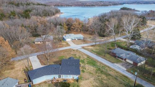 Beaver Lake Modern Getaway -3 bedroom house in Rogers, USA