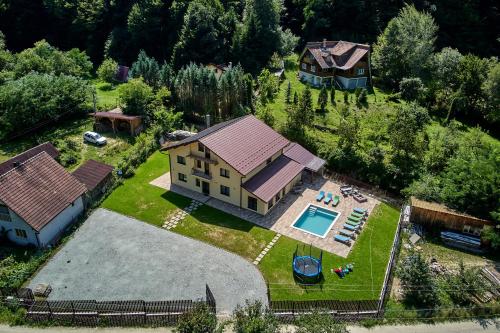 Viesnīcas āriene, Vila Mișu (Vila Misu) in Jina