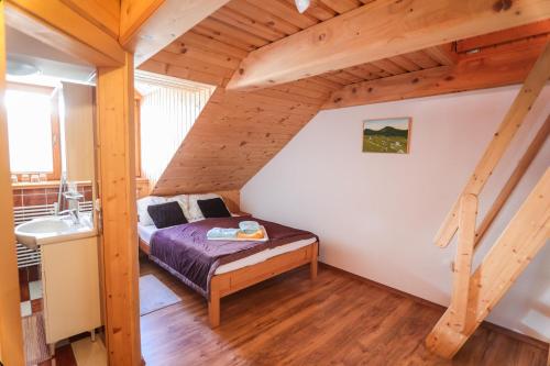 2 bedrooms, 4 beds