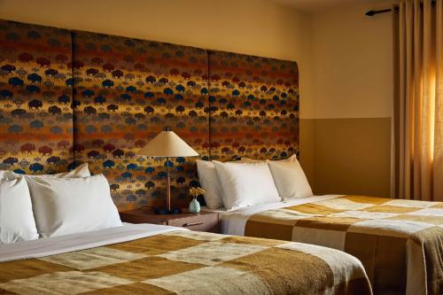2 queen beds