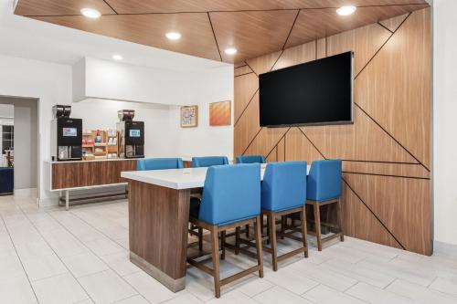 Holiday Inn Express Hotel & Suites Bloomington-Normal University Area By IHG - 식음료(F&B)