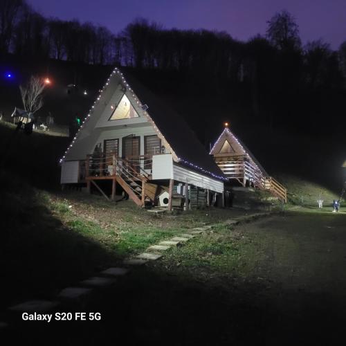 Cabanele lui Sem in Oeştii Ungureni