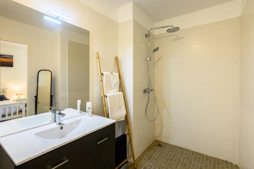 Suite face à la plage et proche des commerces (Suite face a la plage et proche des commerces) in ลา ทรินิตี้