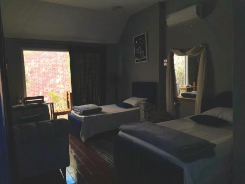 2 twin beds