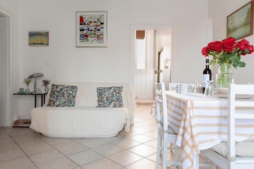 Seaside holiday inn - free parking in Livorno