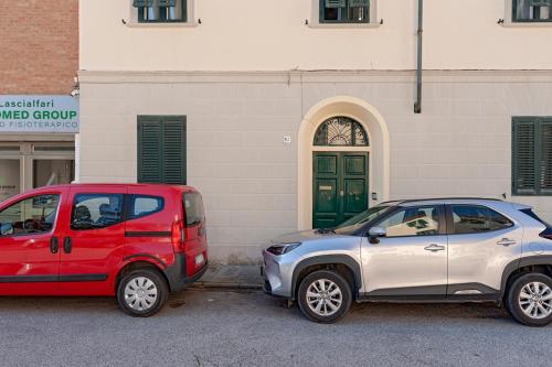 Seaside holiday inn - free parking in Livorno