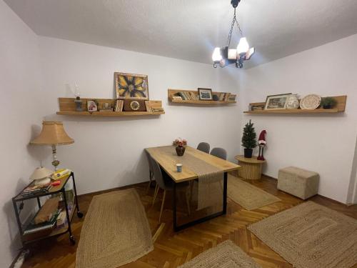 Casa de Vacanta Nora in Oveselu