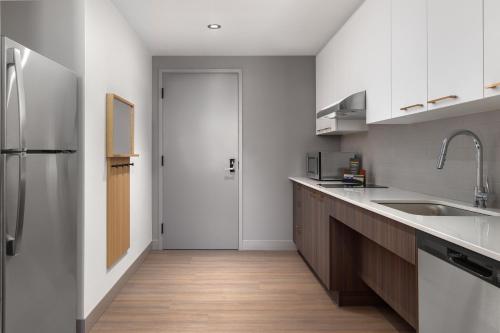 One-Bedroom Queen Room with Two Queen Beds and Mobility Accessible Tub - Non-Smoking
