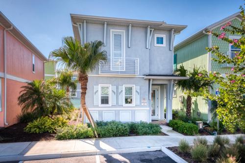 Sandy Cottage! 3 Miles from Disney with Margaritaville Resort  Island H2O Access - 8080DR Orlando