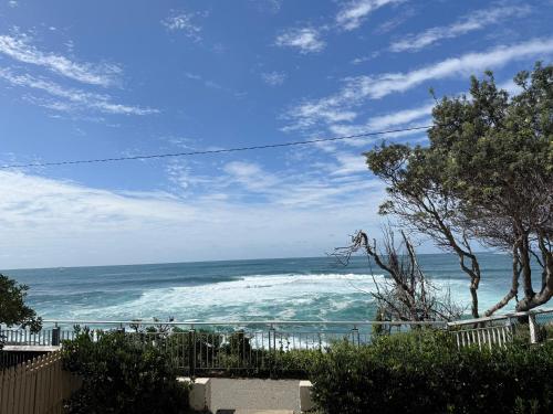 Okružje, Stunning Ground Floor Apt with Ocean Views in Cronulla