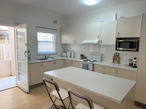 Stunning Ground Floor Apt with Ocean Views in Cronulla