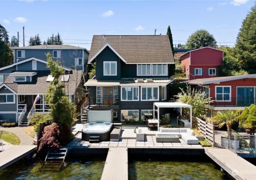 Viesnīcas āriene, Lakefront Retreat on Lake Washington with Hot Tub Private Dock and Views in Bryn Mawr-Skyway