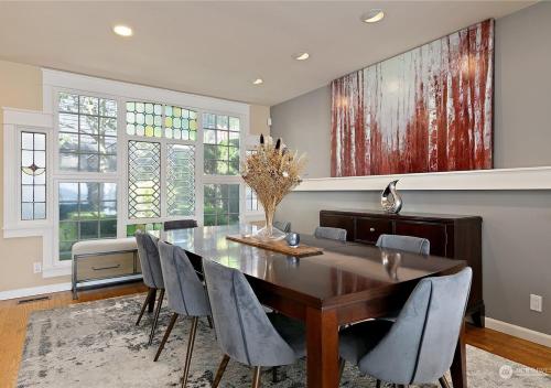 Iekārtas, Lakefront Retreat on Lake Washington with Hot Tub Private Dock and Views in Bryn Mawr-Skyway